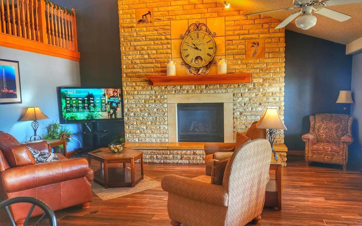 Fossil Creek Hotel & Suites Russell Exterior foto