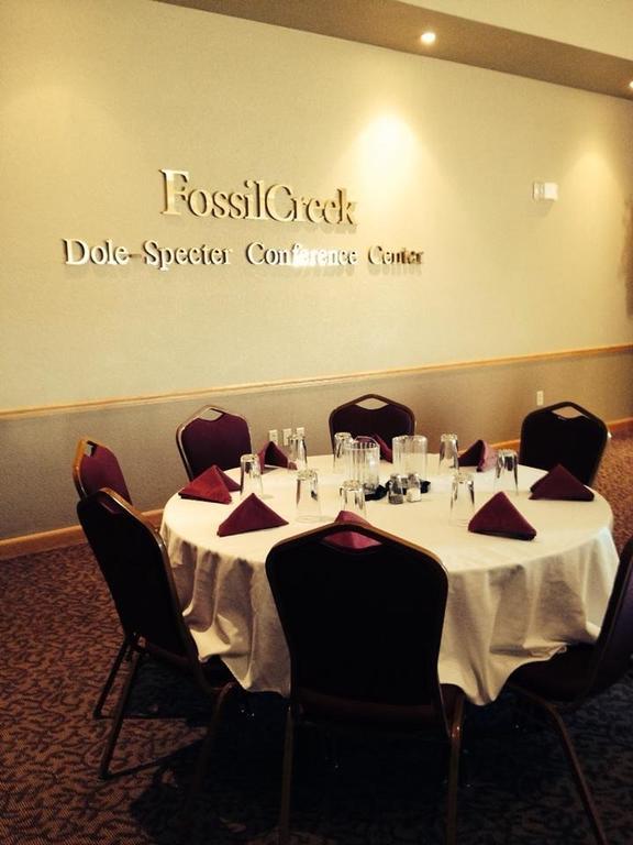 Fossil Creek Hotel & Suites Russell Exterior foto