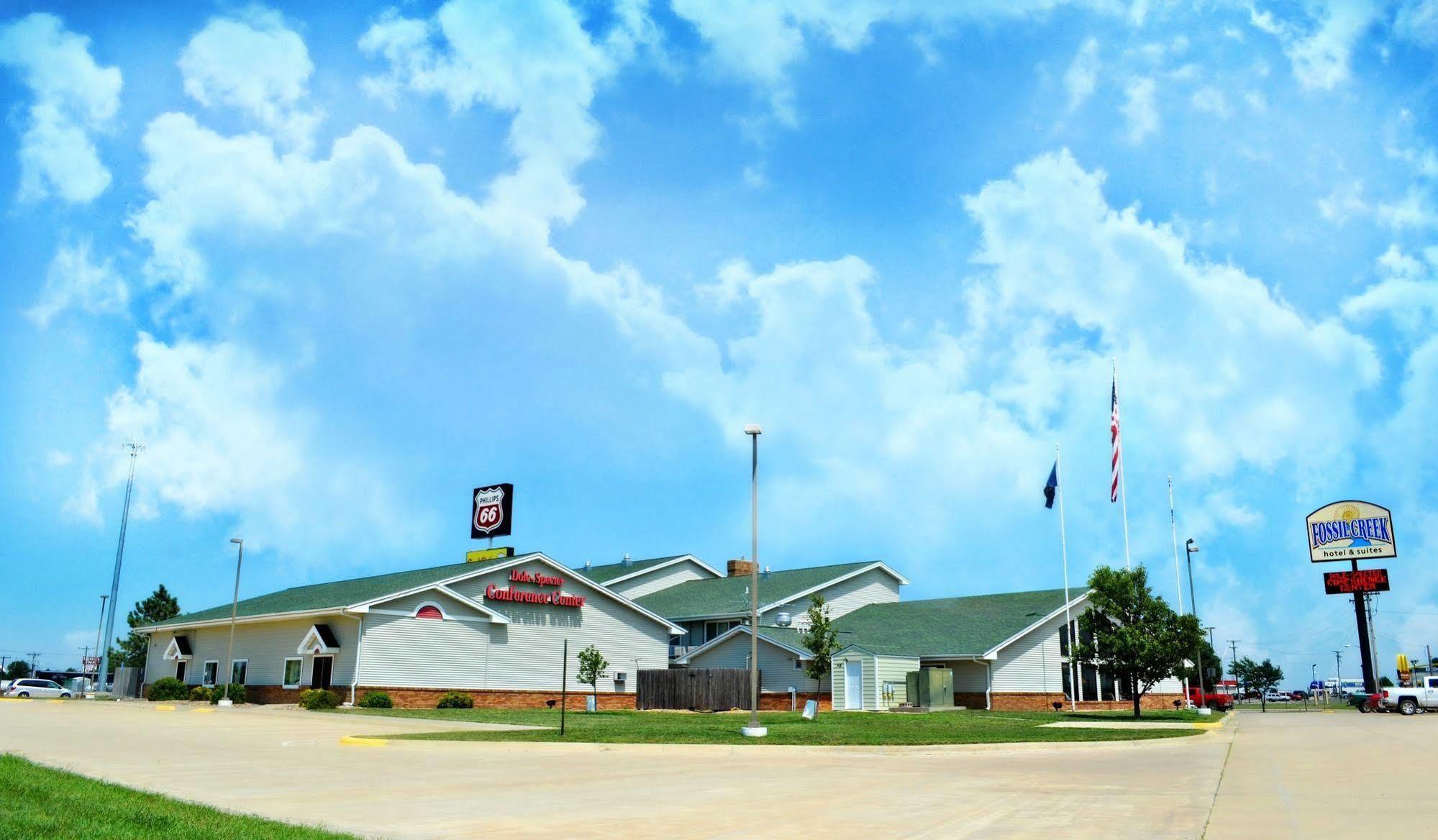Fossil Creek Hotel & Suites Russell Exterior foto